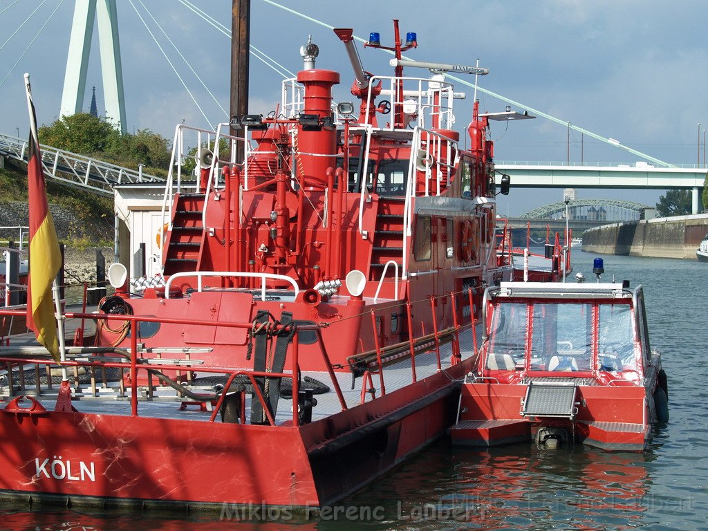 Feuerloeschboot 10-2      P053.JPG